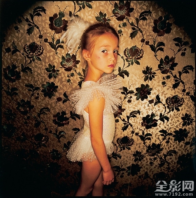 用人物肖像表现社会性话题作文 论人物肖像的性格刻划