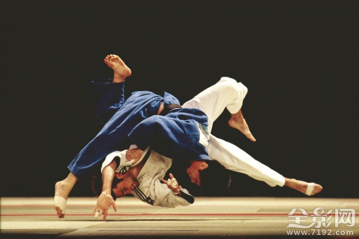 跟随摄影师一起探寻运动员背后的故事作文 摄影师跟着运动员跑图2