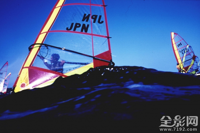 跟随摄影师一起探寻运动员背后的故事作文 摄影师跟着运动员跑