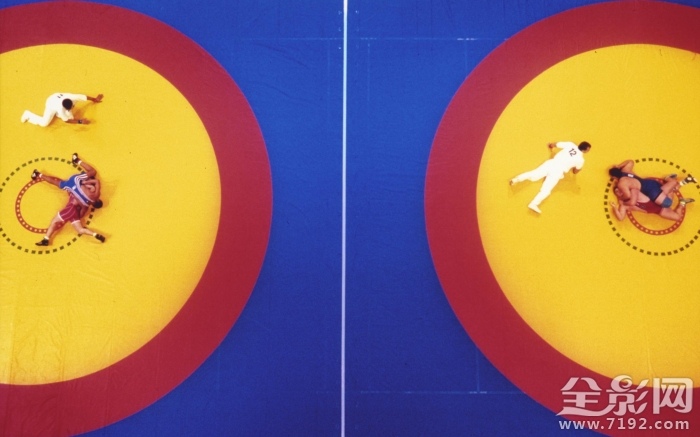 跟随摄影师一起探寻运动员背后的故事作文 摄影师跟着运动员跑