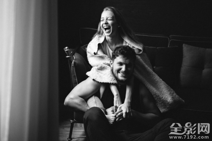 情侣怎么撒狗粮- 情侣秀恩爱撒狗粮视频怎么拍