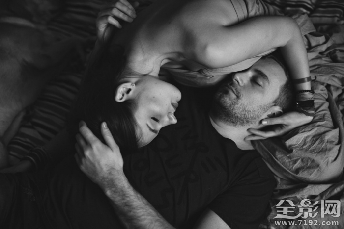 情侣怎么撒狗粮- 情侣秀恩爱撒狗粮视频怎么拍