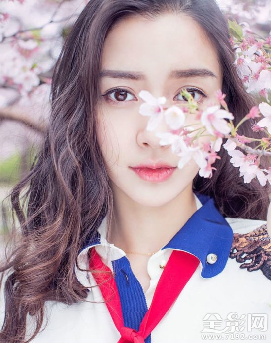 春暖花开 明星教你正确的拍照姿势视频 春暖花开拍照穿什么衣服好看图1