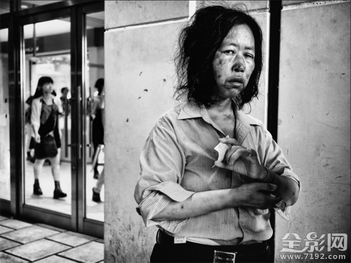 以独特的视角记录着城市角落发生的一切事件 以独特的视角写一篇游记图2