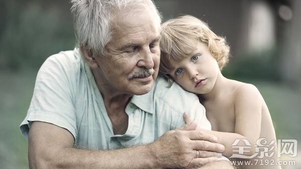 摄影师记录温馨的家庭影像怎么写 家庭摄影拍出有温度的日常图2