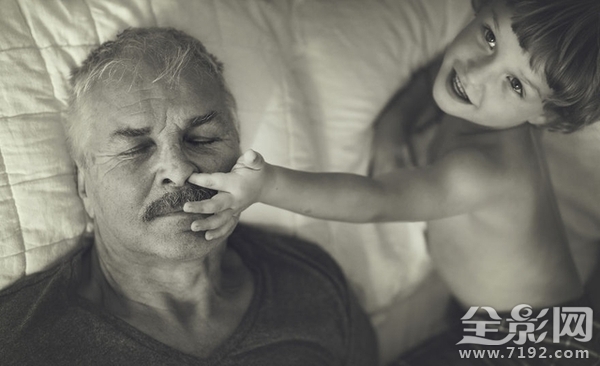 摄影师记录温馨的家庭影像怎么写 家庭摄影拍出有温度的日常