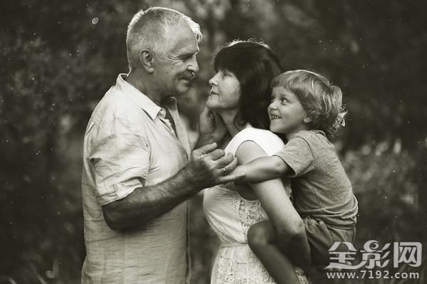 摄影师记录温馨的家庭影像怎么写 家庭摄影拍出有温度的日常