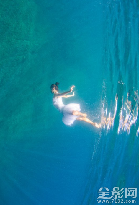 海底舞蹈镜面 海底的舞蹈动作