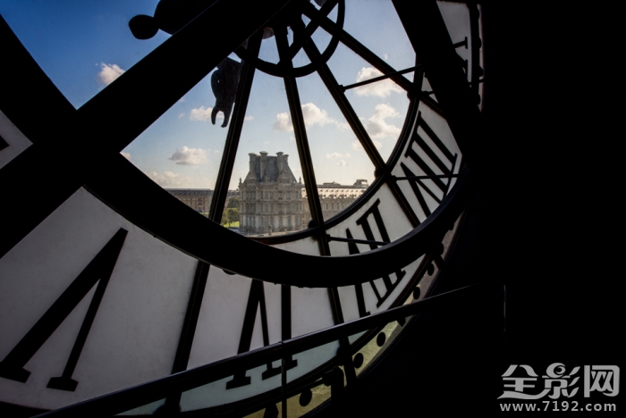 把高楼大厦拍出新感觉的句子 拍高楼大厦的说说图3