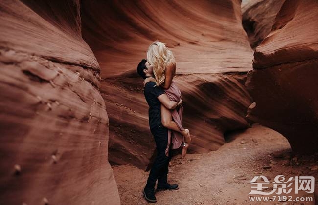 婚恋网站公布2017年最佳订婚摄影作品是什么 婚恋网站排名前10图3