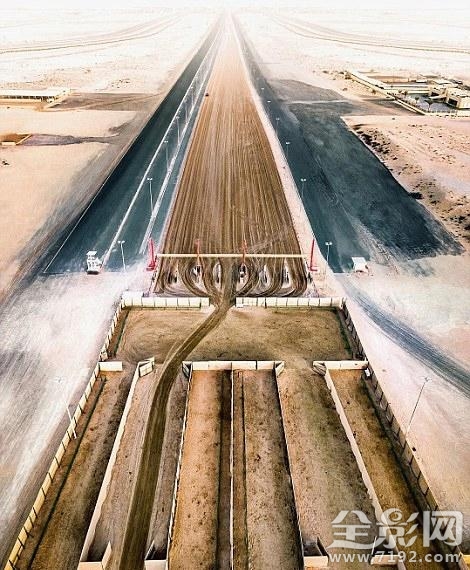 波兰摄影师航拍中东美景视频 波兰求中东历史