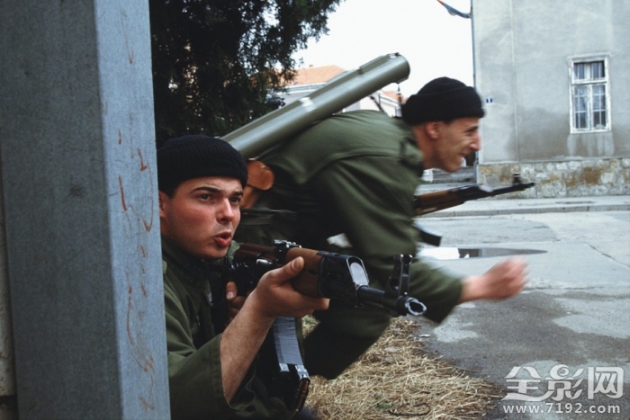 冲突和危机的联系和区别 冲突法的危机