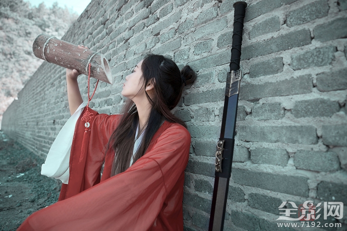 一杯浊酒,难看红尘透什么意思- 一杯浊酒看红尘的意思图1