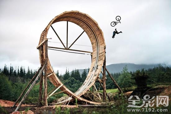 摄影师视角看特朗普遇袭反应 摄影师模拟