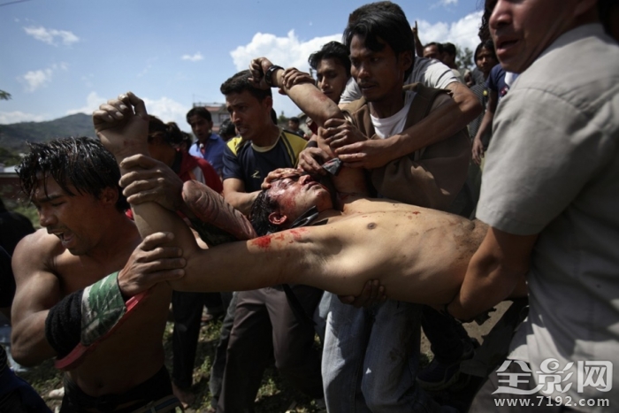 摄影师用镜头记录理想和现实间的鸿沟对吗 摄影师镜头下的我们的说说