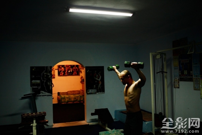 摄影师用镜头记录理想和现实间的鸿沟对吗 摄影师镜头下的我们的说说