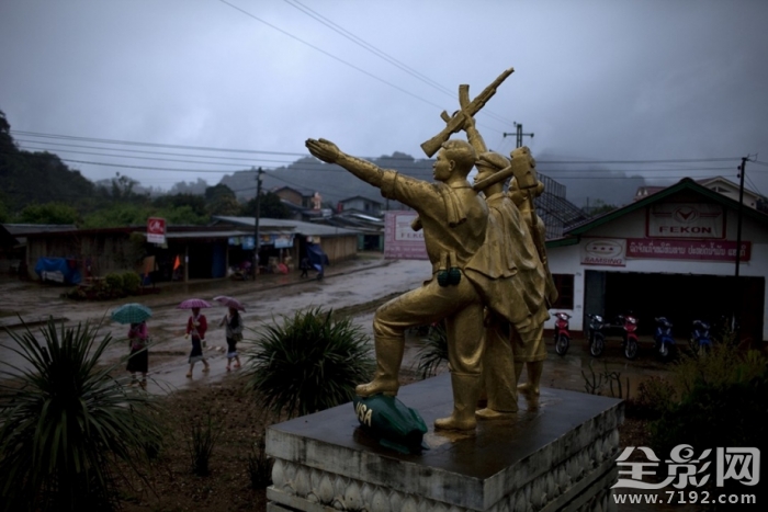 摄影师用镜头记录理想和现实间的鸿沟对吗 摄影师镜头下的我们的说说