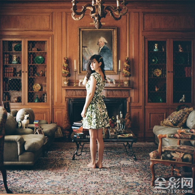 复古风小清新人像摄影图片 复古人像风格图1