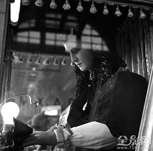 用黑白两色表现美加街头的句子 用黑白两色画画