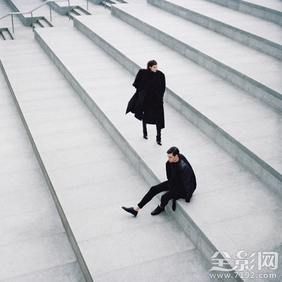 简约现代风格人像摄影图片 现代简约风格的照片图3