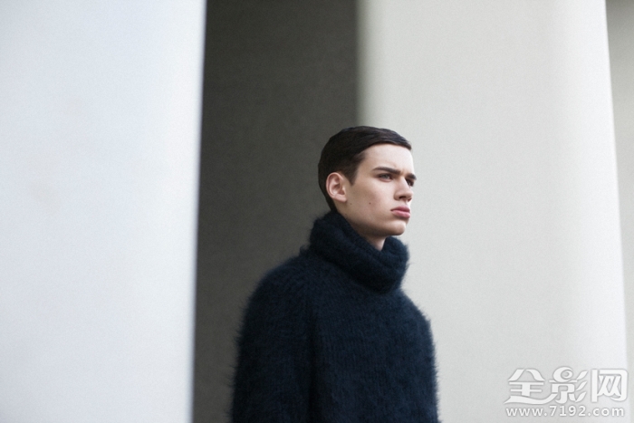 简约现代风格人像摄影图片 现代简约风格的照片图2