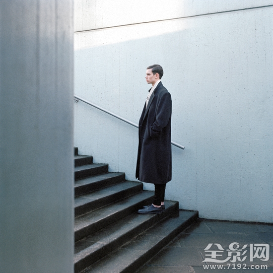 简约现代风格人像摄影图片 现代简约风格的照片