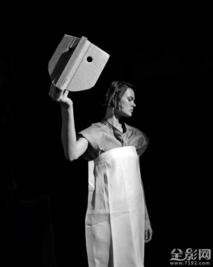 英国版vogue杂志 英国vogue主编alex图2