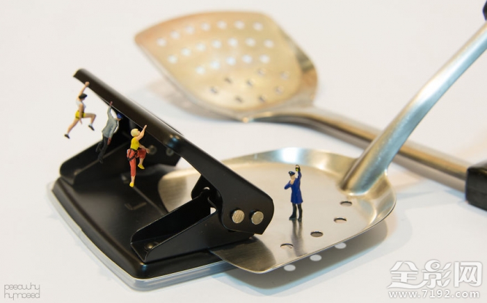 泰国摄影师创作现实版小人国的作品 泰国小人叫什么