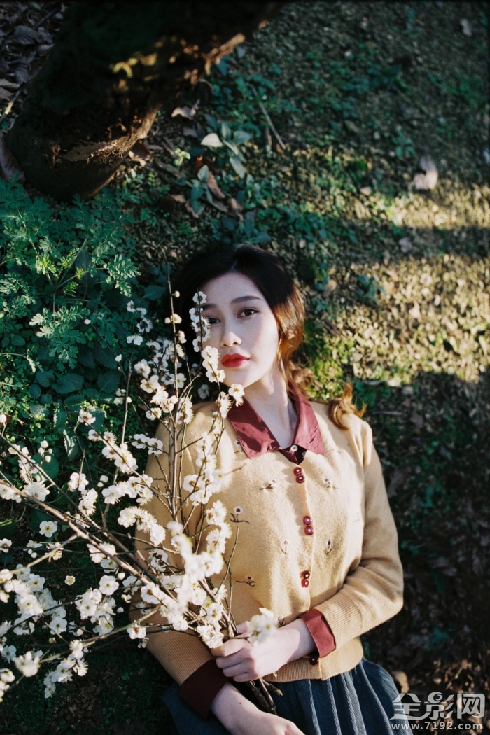 林深时见鹿,海蓝时见鲸,梦醒时见你 林深时见鹿,溪午不闻钟