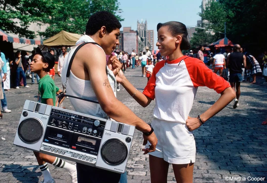 她在3岁时拍摄了她的第一张照片英语 在她三岁的时候用英语怎么说