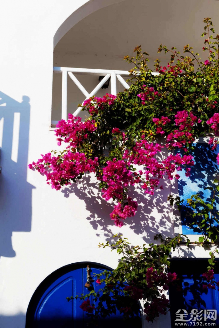 行走在蓝与白的天堂是什么歌 行走在蓝天白云间