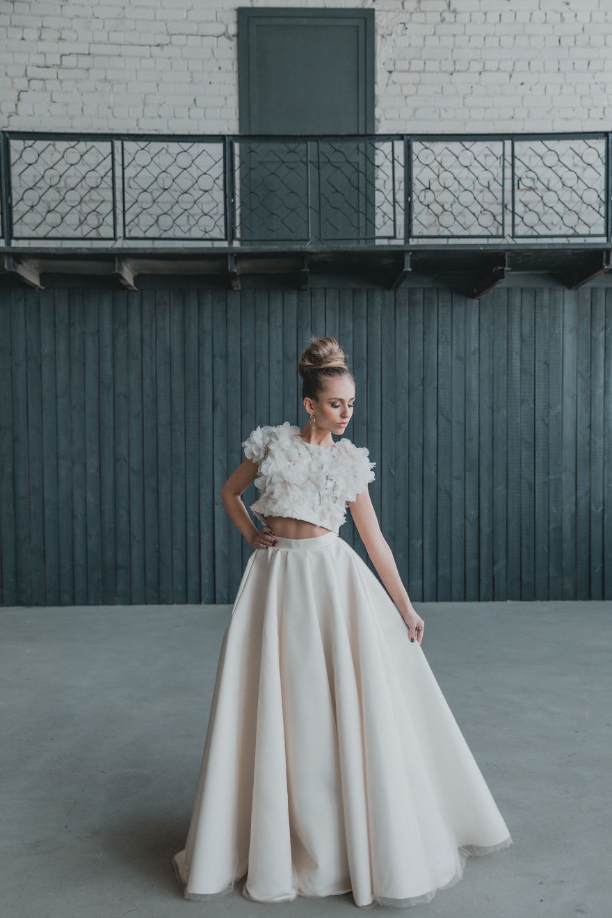 百年的新娘发型 百年的新娘女主衣服