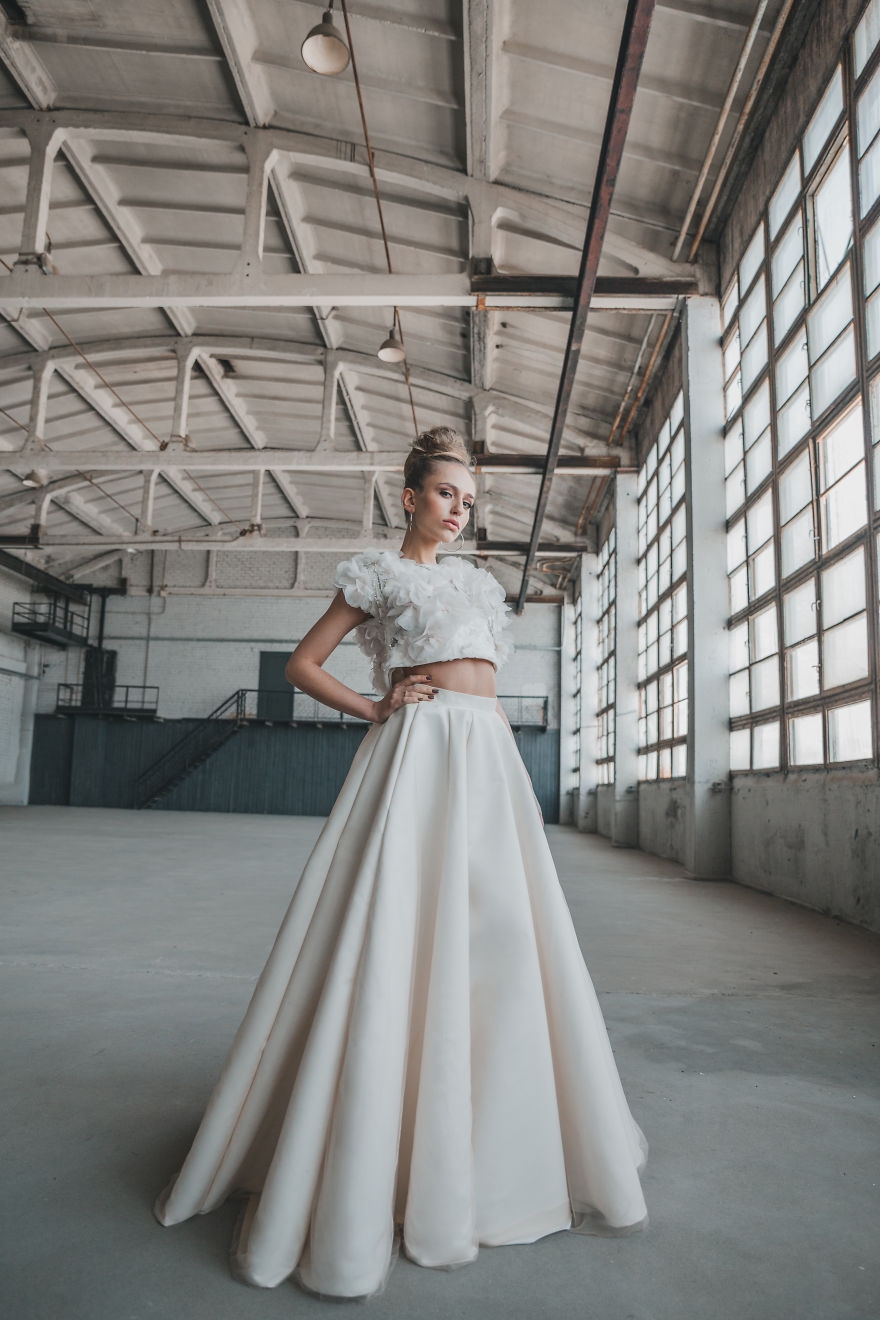 百年的新娘发型 百年的新娘女主衣服