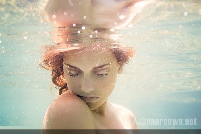 在水下怎么拍照 如何在水下拍摄人像图1