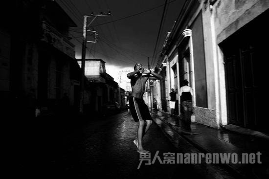 街头摄影技巧有哪些 街头摄影技巧视频图1