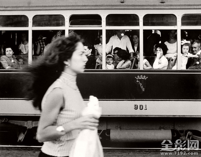 摄影师记录60年前的罗马街头视频 70年代的罗马图1