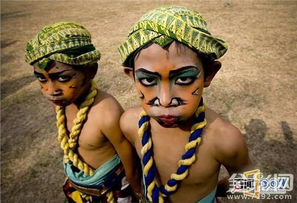 川剧变脸的颜色代表什么心情 川剧变脸插画图3