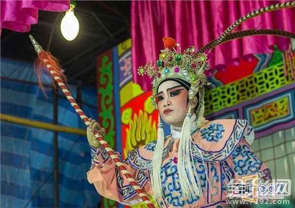 川剧变脸的颜色代表什么心情 川剧变脸插画