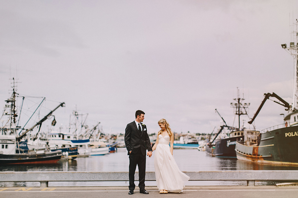 我愿与你相伴,走遍千山万水是什么歌 我愿陪你走遍千山万水