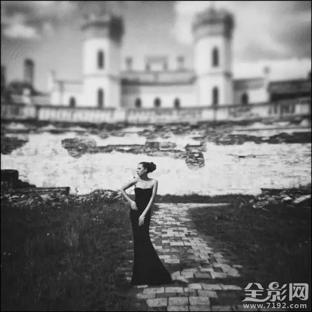 俄罗斯女摄影师黑白魅惑人像图片 俄国有名气女性摄影师照片