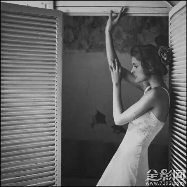 俄罗斯女摄影师黑白魅惑人像图片 俄国有名气女性摄影师照片