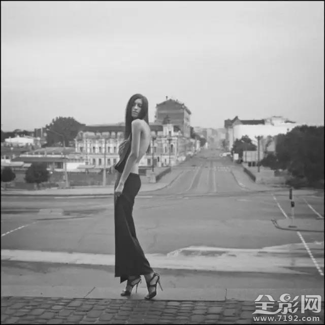 俄罗斯女摄影师黑白魅惑人像图片 俄国有名气女性摄影师照片