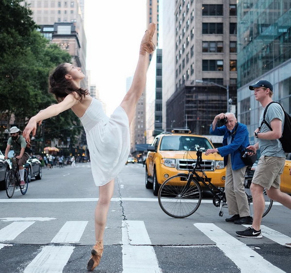 街头芭蕾舞者 芭蕾舞演员跳街舞