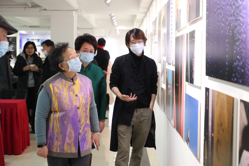 什么叫注目礼- 注目礼的标准姿势图片图1