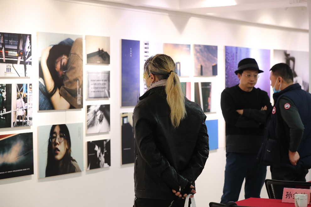 什么叫注目礼- 注目礼的标准姿势图片