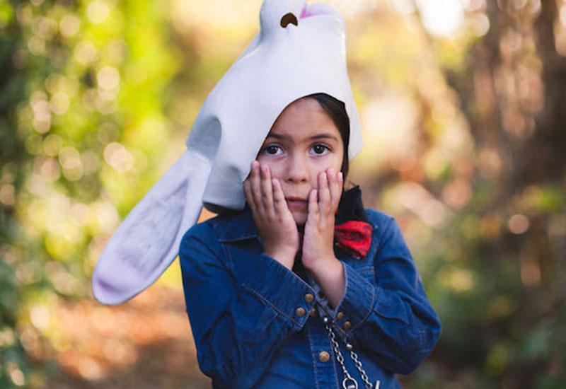 把女儿拍成了世界名画 把女儿打扮成妈妈喜欢的样子
