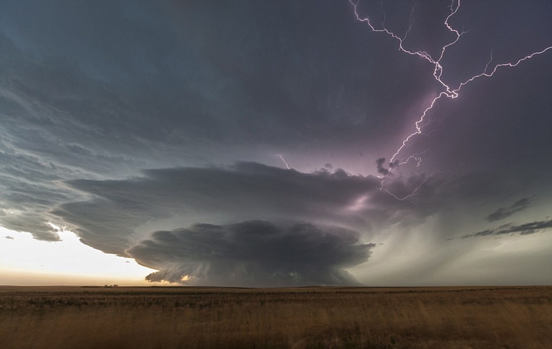 雷雨胞和超级闪电图片 超级雷暴恐怖的是什么
